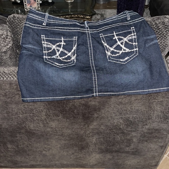 NWOT, Dark Denim Mini! So Cute!!!!! - Picture 2 of 5